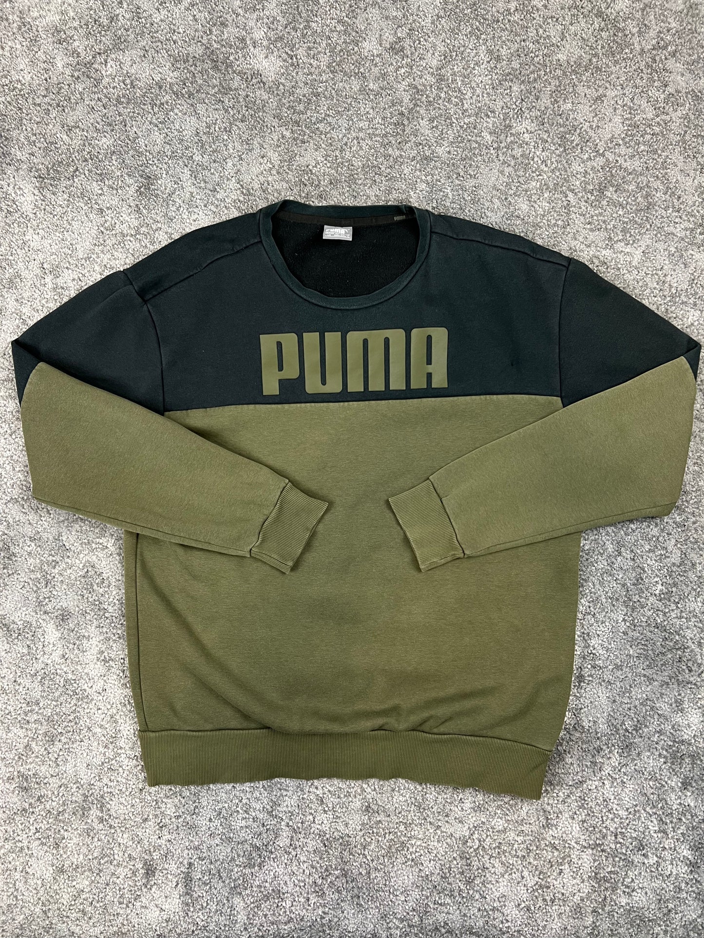 Puma gola redonda