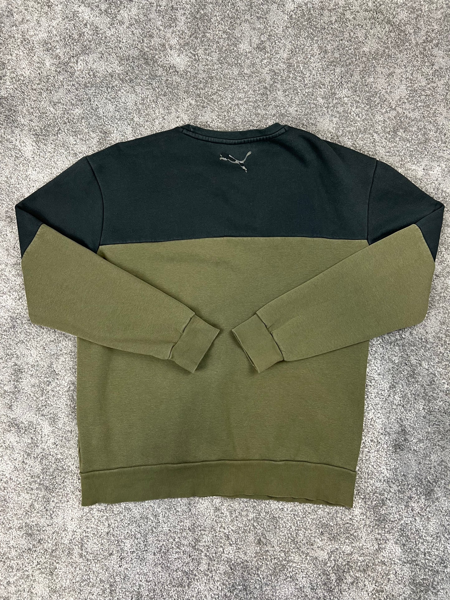 Puma gola redonda