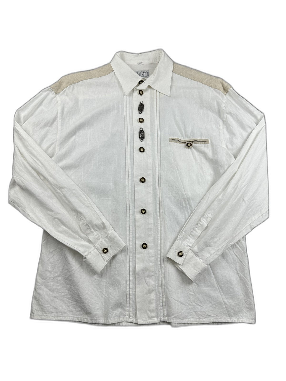 Camisa branca com recorte bege e botões decorativos - front image 1